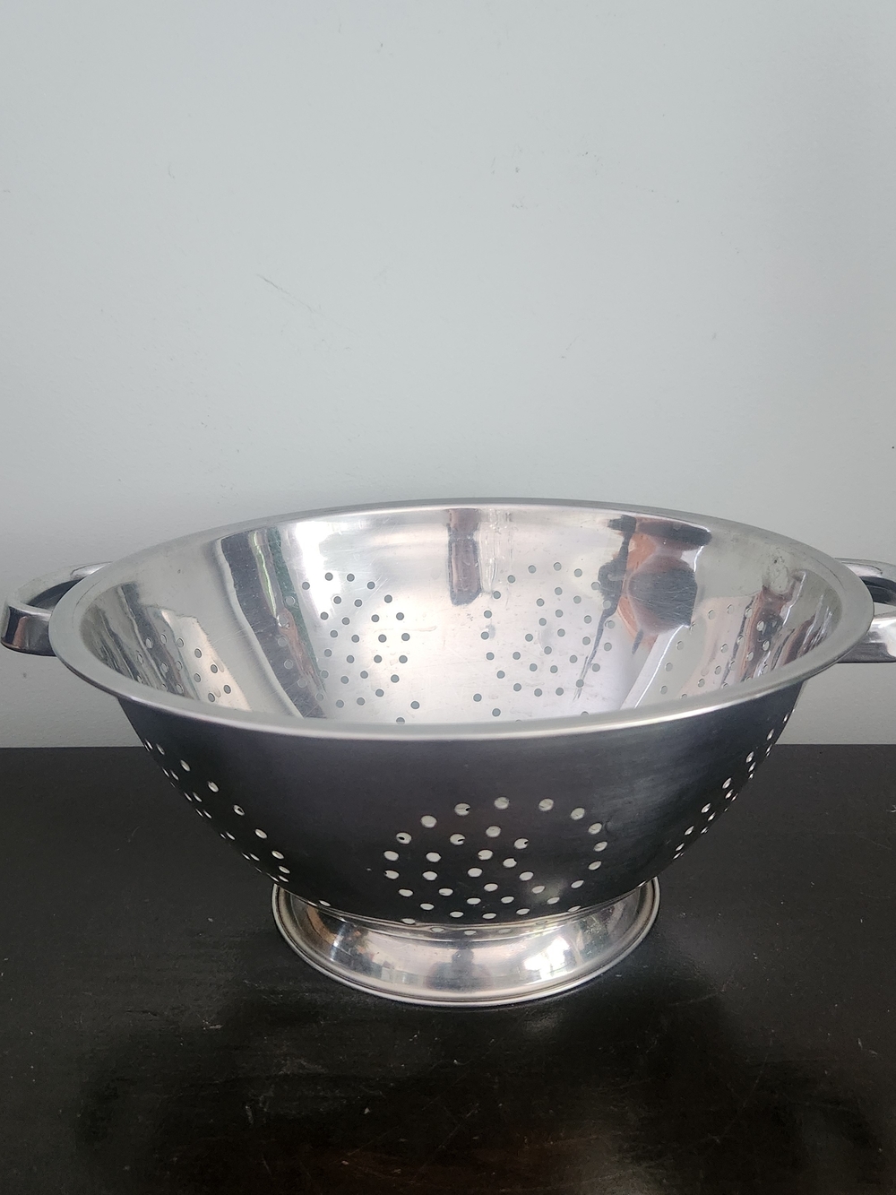Stainless Steel Silver Footed Kitchen Colander with Handles 5 Qt